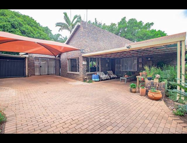 3 BEDROOM HOUSE FOR SALE IN SINOVILLE